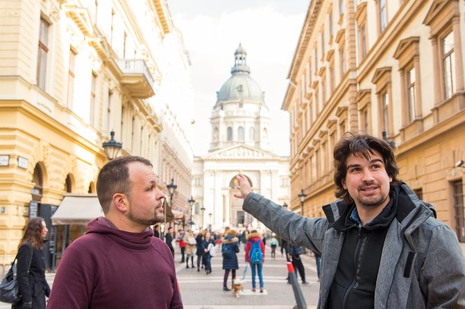 Pest side stories with a Historian - Historian guidance in a group of 10: why it feels different