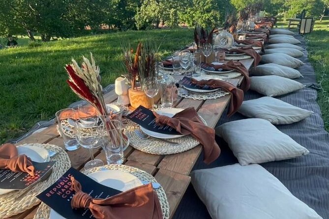 Picnics experience in Hungary - Meeting at Orom Street: Quick Logistics, Less Fuss