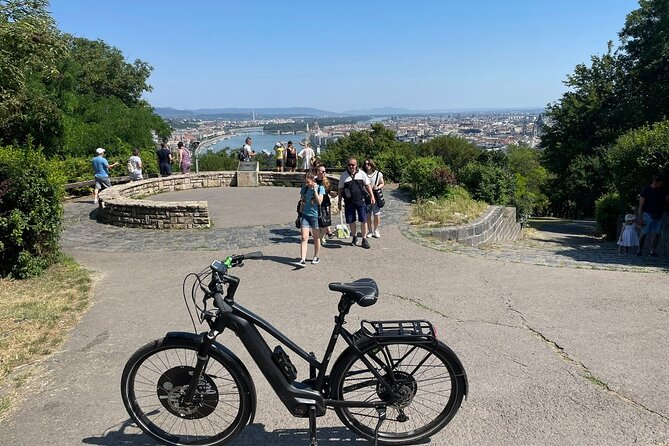 Private Budapest Adventure E-bike Tour to Buda Hills - Stop 1: Budapest streets and an easy warm-up ride