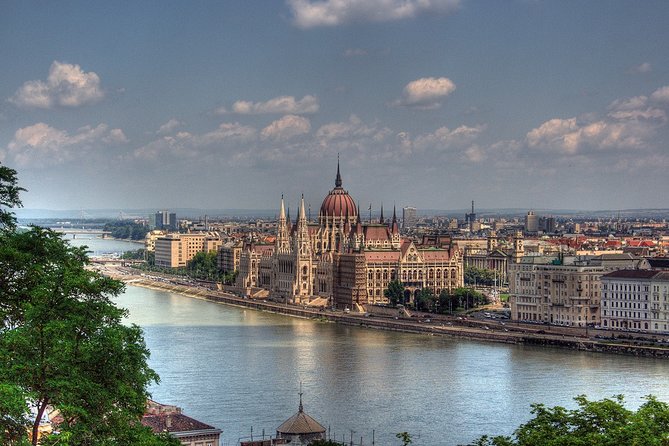 Private Budapest Sightseeing Tour: Royal Castle, Heroes Square, Chain Bridge - Price and value for a private 3-hour loop