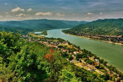 Private Danube Bend Experience with a comfortable air conditioned car - Stop 1: Esztergom Basilica in a focused 45 minutes