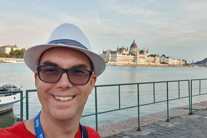 Private Family Friendly Walking Tour with Children in Budapest - Meeting point at Deák Ferenc tér and what timing feels like