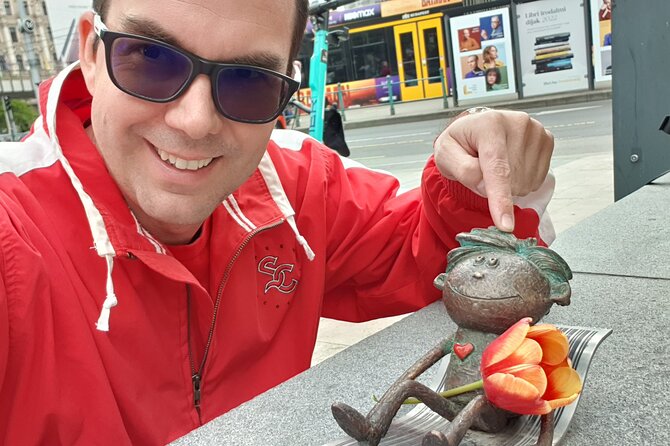 Private Family Friendly Walking Tour with Children in Budapest - Stop 1: Heroes’ Square with games, knights, and a vampire wink