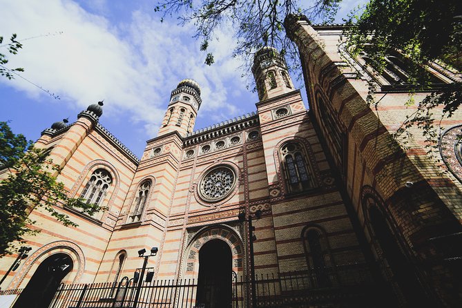 Private Jewish Heritage Tour of Budapest with Local Expert - Dohány Street Synagogue area: why it’s a main stop