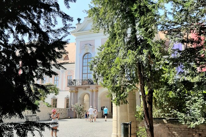 Private Sissi Castle Tour - Transportation and hotel pickup: why comfort is part of the value