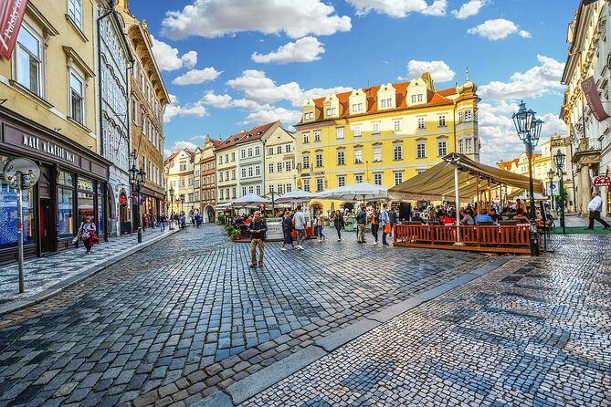 Private Transfer from Budapest to Prague with 2 hours for sightseeing - Vehicle sizes and luggage math for real-world comfort