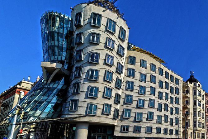 Private Transfer from Budapest to Prague with 2 hours for sightseeing - Who should book this private transfer
