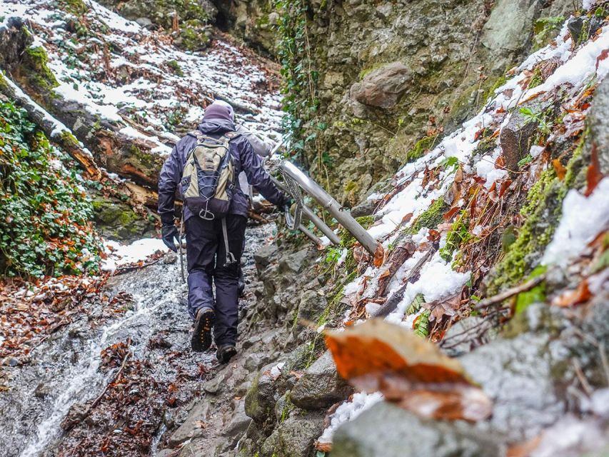Ram Gorge Hiking Adventure - Getting to Dömös: a smooth start before the uneven stuff