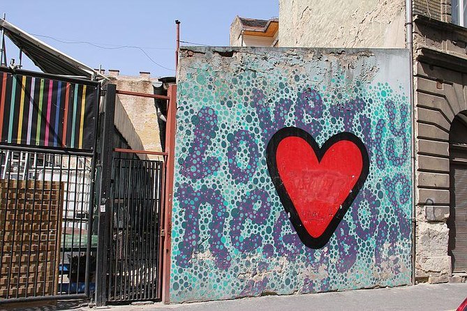 Street Art Tour Budapest - Getting the most out of it: what to wear, bring, and ask
