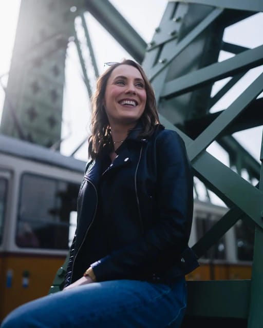Street photos through the most beautiful streets of Budapest - Liberty Bridge to the castle: turning icons into real portraits