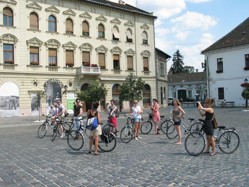 Szentendre Bike & Train Tour by Budapest Bike Breeze - Szentendre arrival: a laid-back medieval-feeling town you can actually enjoy