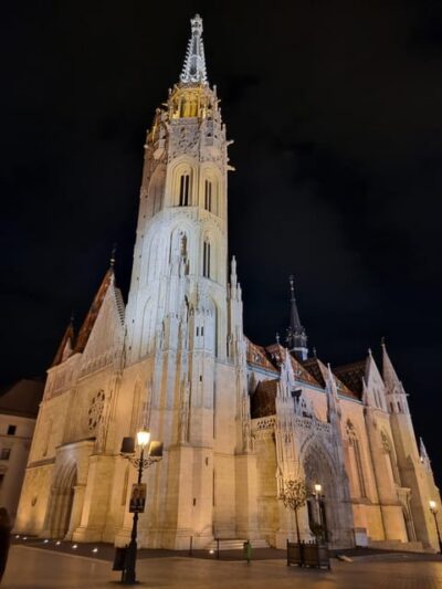 True Crime Walking Tour in the Buda Castle district - Matthias Church Stop: A Beautiful Start That Sets the Tone