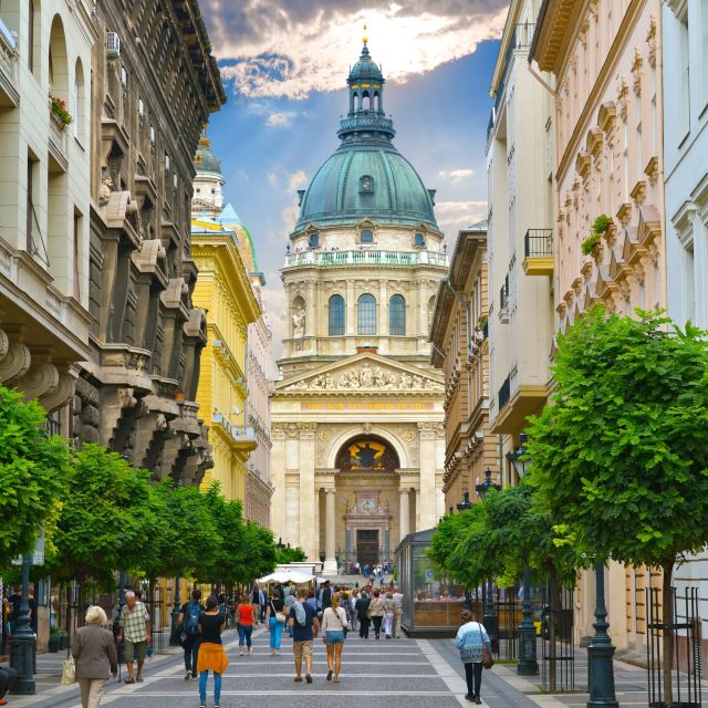 Vienna: Budapest Day Trip - Budapest Highlights with an English Driver-Guide Team