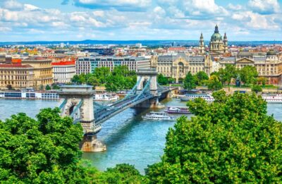 Vienna: Budapest Day Trip - Vajdahunyad Castle, Opera House, and Parliament Building Stops