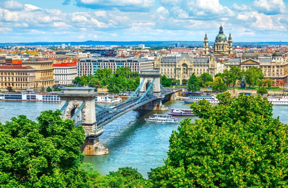 Vienna: Budapest Day Trip - Vajdahunyad Castle, Opera House, and Parliament Building Stops